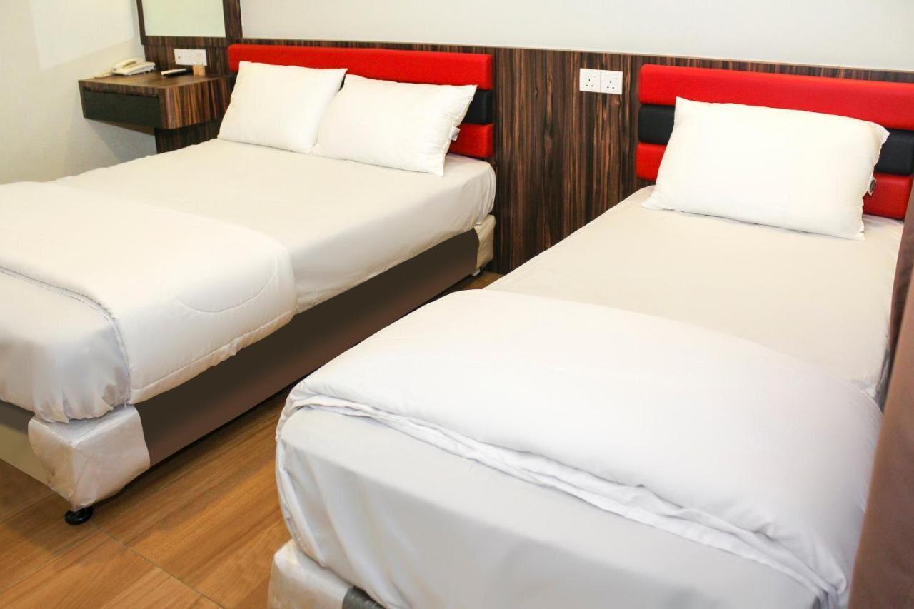 ג'והור בהרו Oyo 90027 Happy Hotel מראה חיצוני תמונה