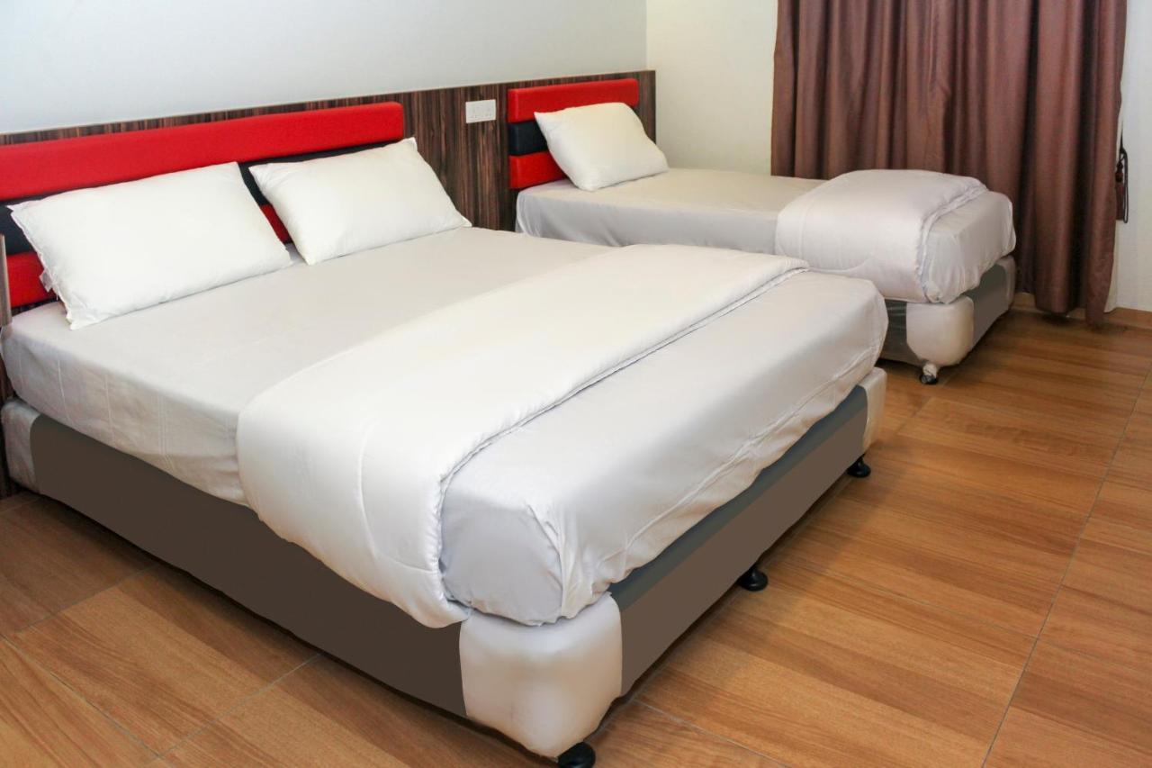 ג'והור בהרו Oyo 90027 Happy Hotel מראה חיצוני תמונה