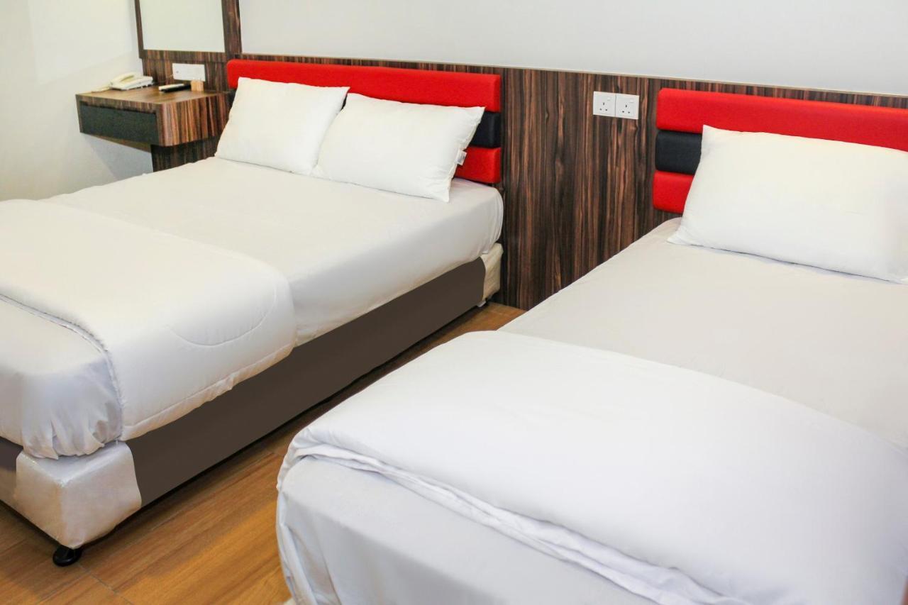 ג'והור בהרו Oyo 90027 Happy Hotel מראה חיצוני תמונה