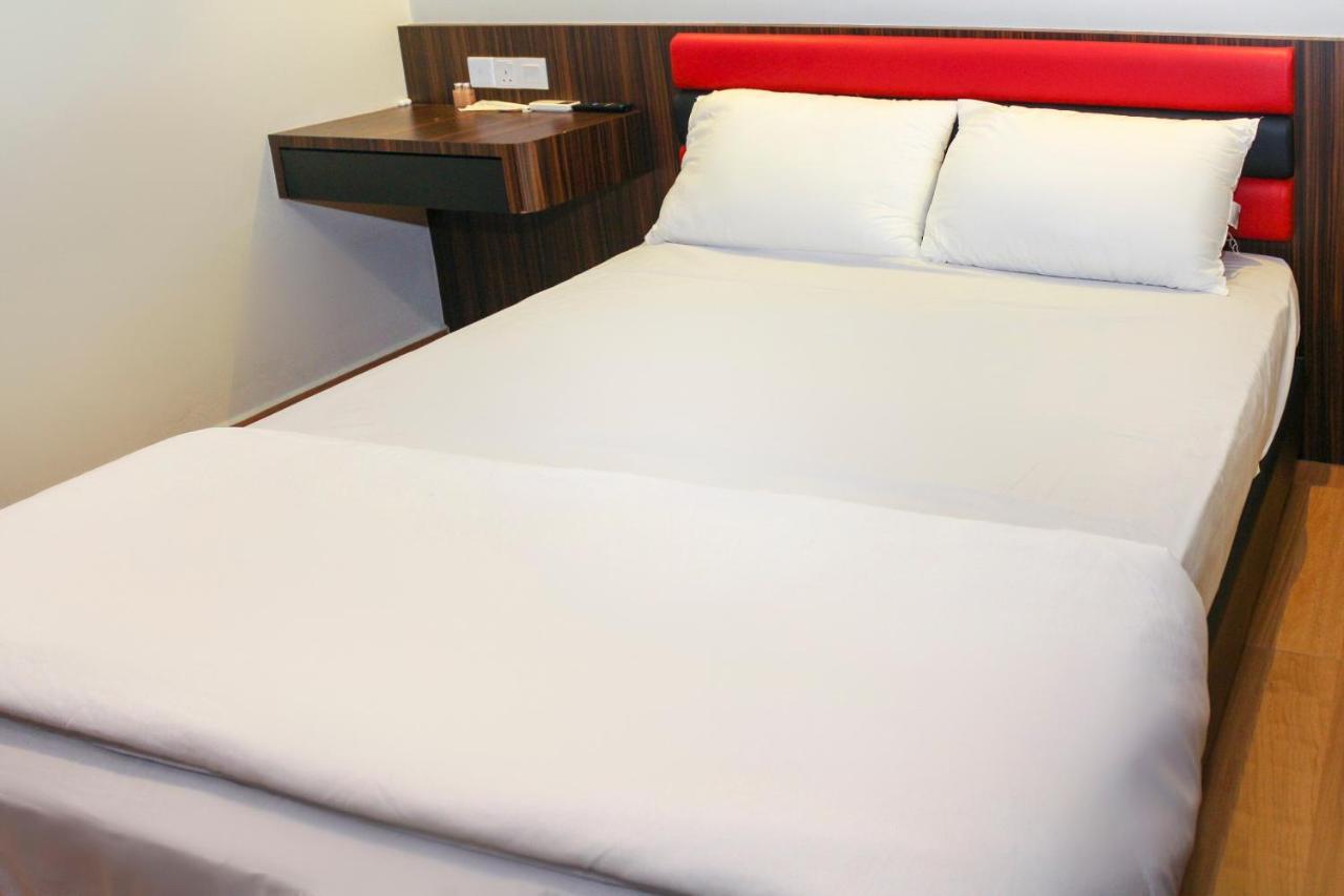 ג'והור בהרו Oyo 90027 Happy Hotel מראה חיצוני תמונה