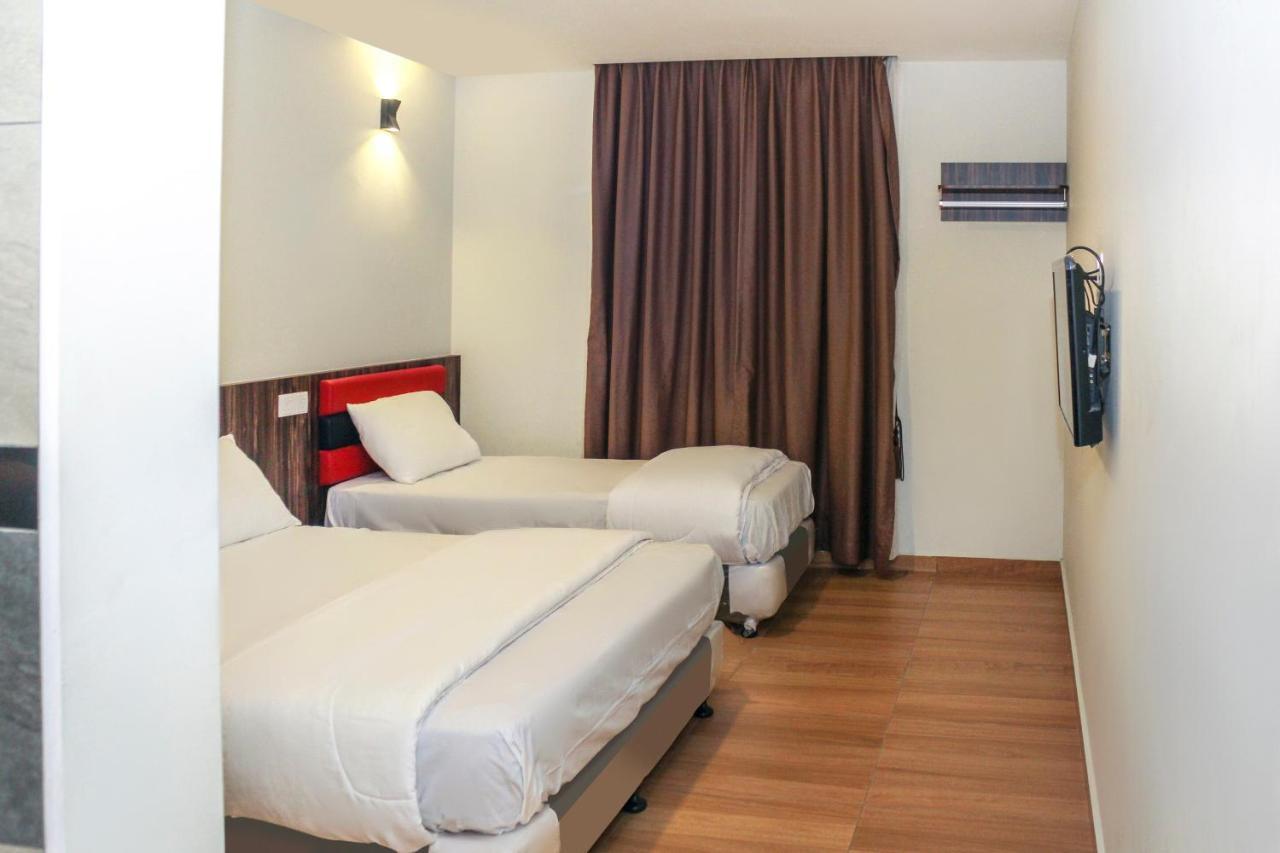 ג'והור בהרו Oyo 90027 Happy Hotel מראה חיצוני תמונה
